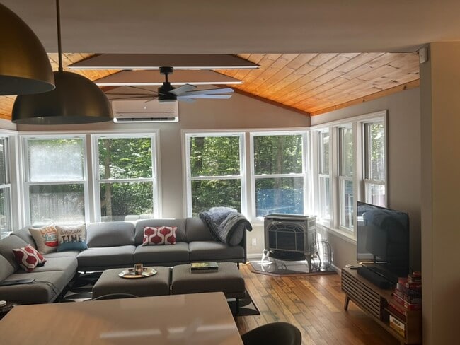Living Room - 121 Green Pond Rd