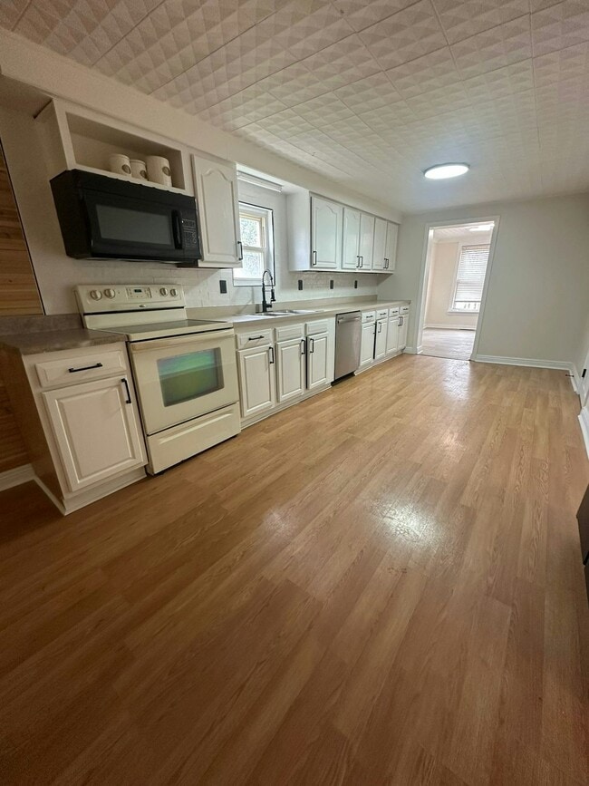 Building Photo - 125 E Market St