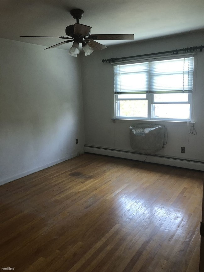 Building Photo - 3 br, 1 bath  - 6424 77th Pl