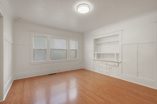 Building Photo - 2025 12th St