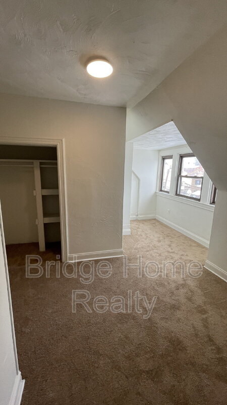 Building Photo - 319 N Balph Ave