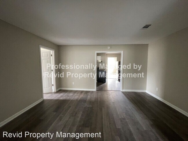 Foto del edificio - 3 br, 2 bath House - 1882 E Person Ave.