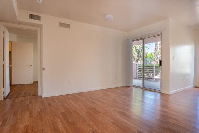 Foto del edificio - 4555 E Sahara Ave