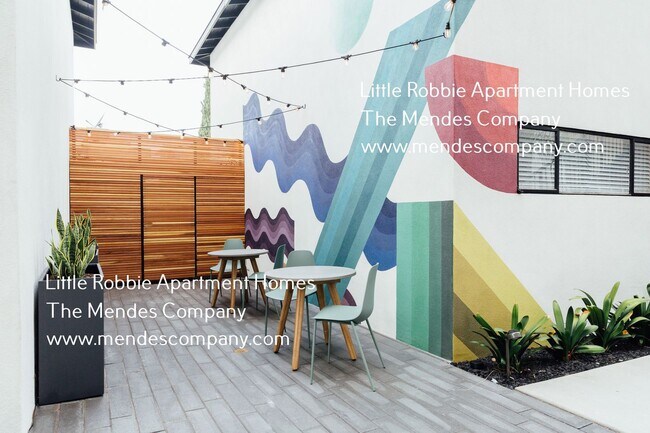 Foto del edificio - 1762 1/2 Robinson Avenue-