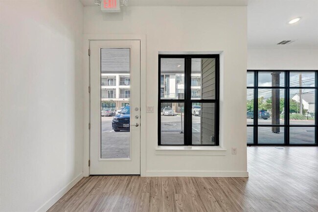 Foto del edificio - 4901 Springdale Rd