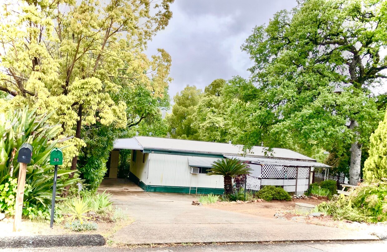 Foto principal - 93 Greenbrier Dr