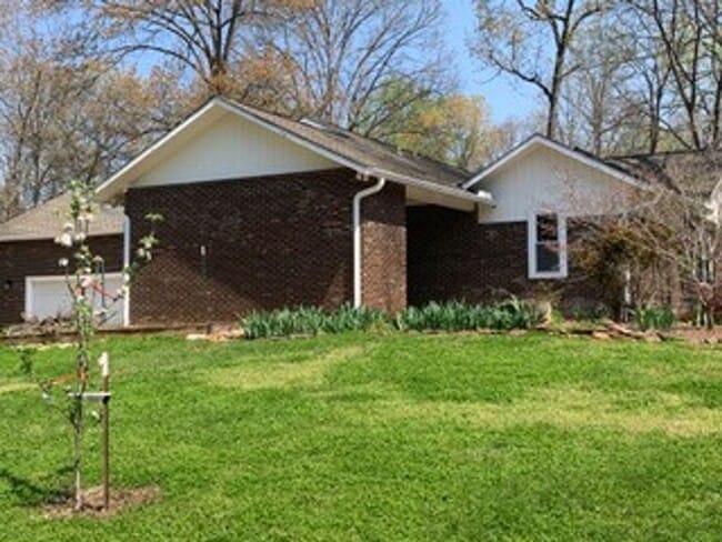 Building Photo - 504 Mountain Breeze Ln