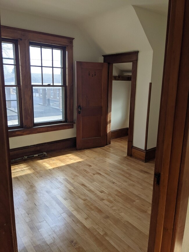 303 Doty St, Kaukauna, WI 54130 House Rental in Kaukauna, WI