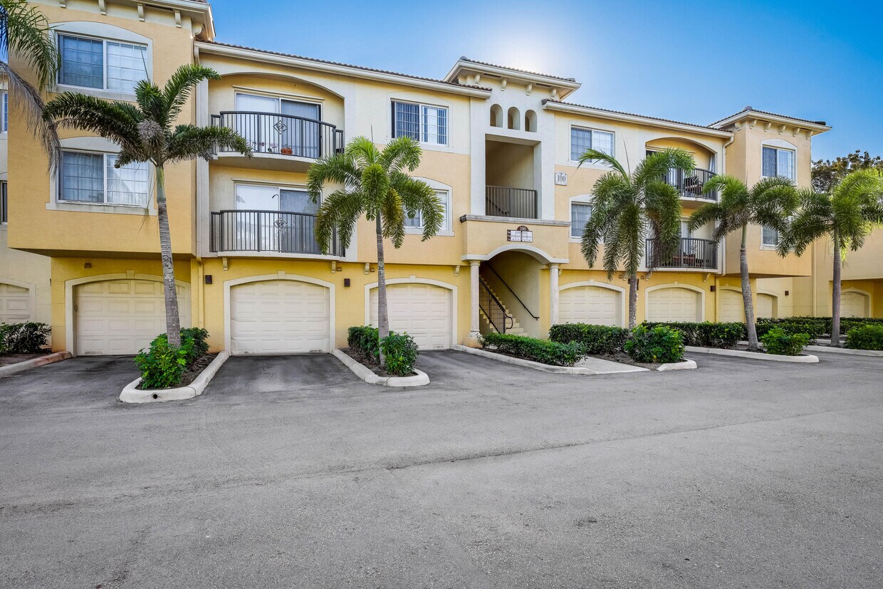 Foto principal - 100 Crestwood Ct N