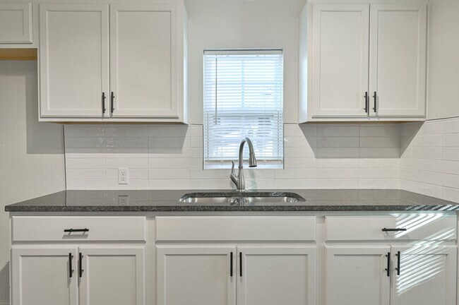 Foto del edificio - 3608 NW 16th St