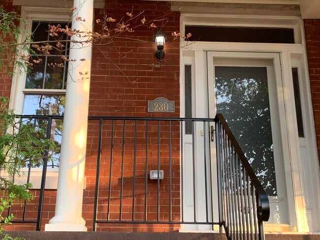 Foto del edificio - 230 Rhode Island Ave NW