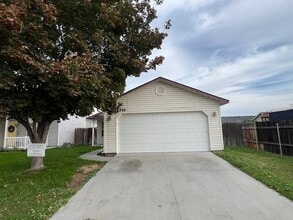 Building Photo - 2516 E Cinnamon Ln