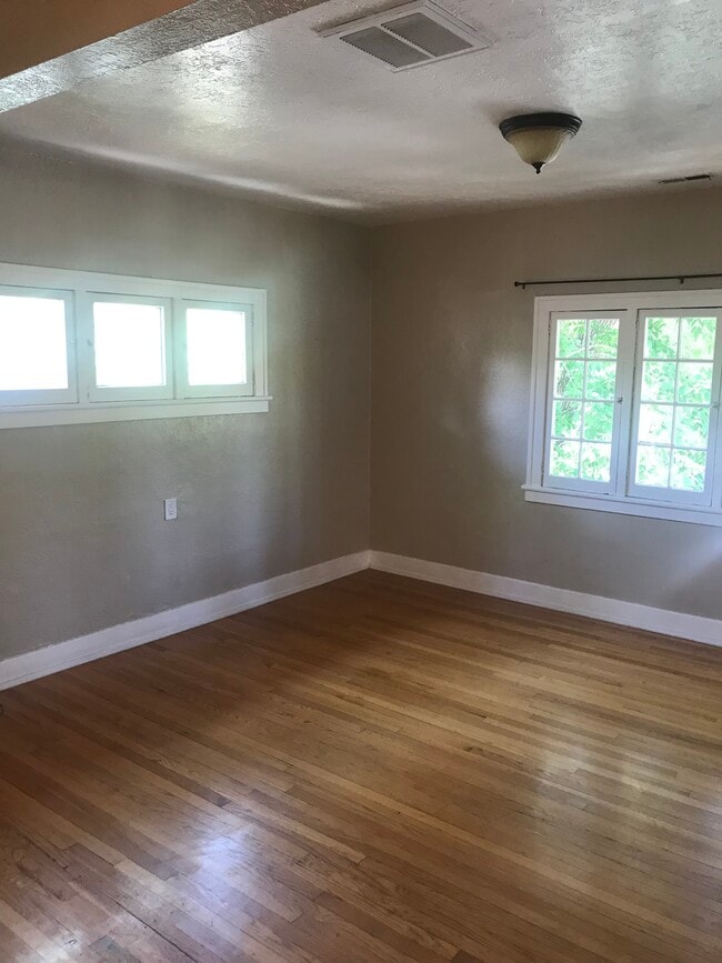 Building Photo - 945 S 700 E