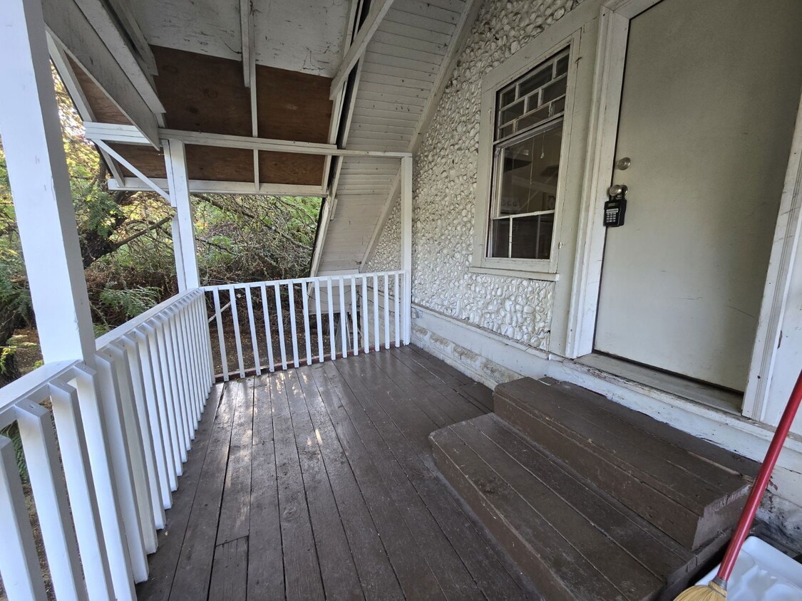 Foto principal - 1838 NE Klamath Ave