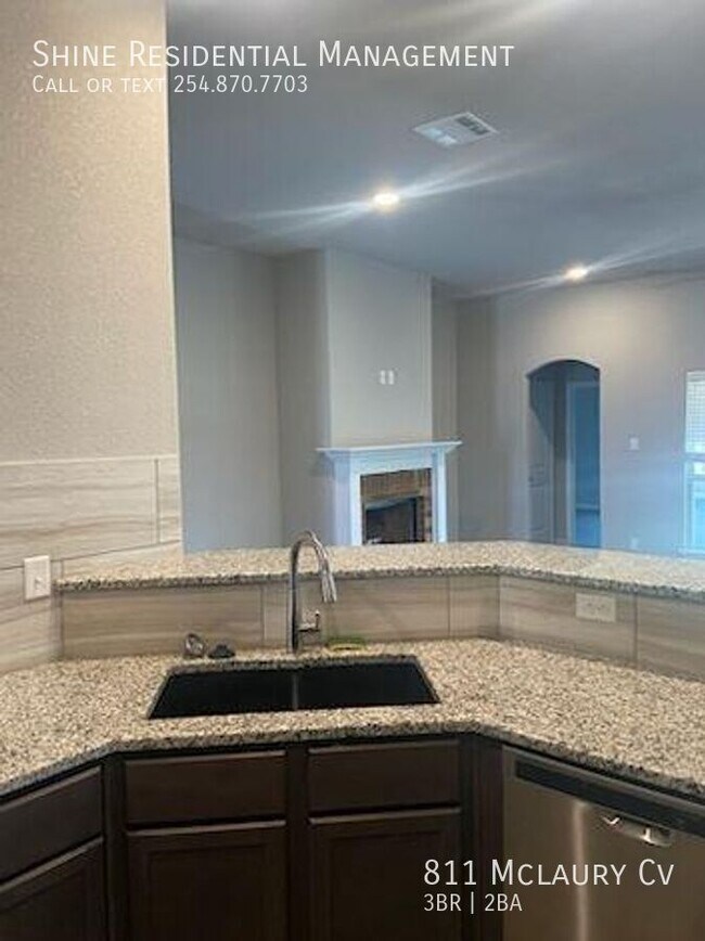 Building Photo - 811 Mclaury Cove