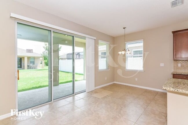 Foto del edificio - 410 Blakely Ct