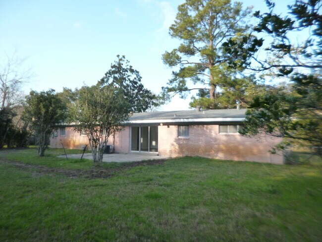 Building Photo - 310 Karen Dr