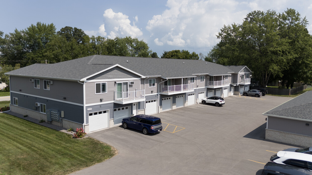 Building Exterior - Quarry View Apartments