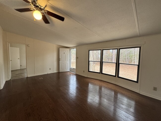 Building Photo - 157 Conover St