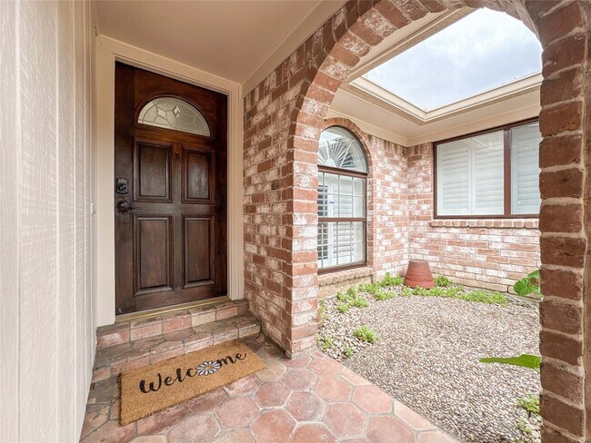 Foto del edificio - 15002 Torry Pines Rd