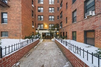 Building Photo - 2244 Bronx E Park