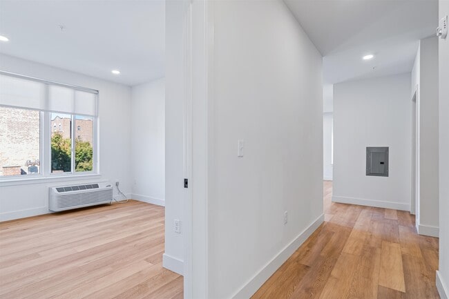 Building Photo - 293 Fairmount Ave