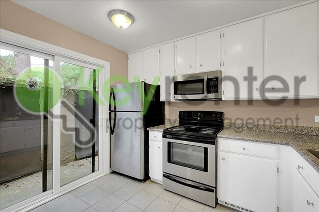 Building Photo - 2254 Woodside Ln