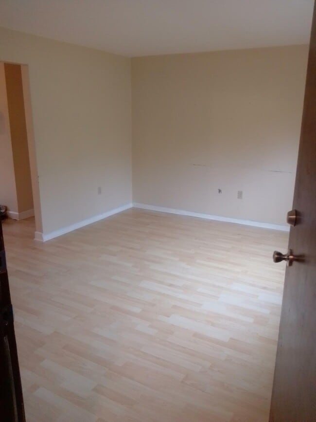 Foto del edificio - 550 Union Avenue Ext