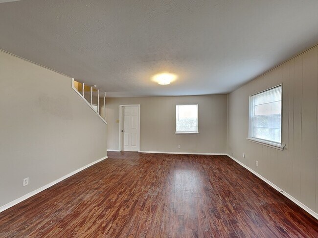 Foto del edificio - 329 Deer Creek Rd