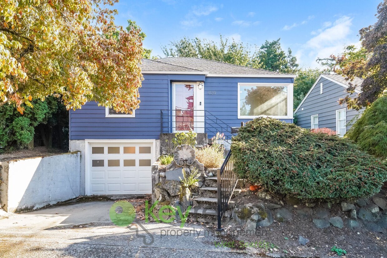 Primary Photo - Elegant Three Bedroom Home Featuring Desig...