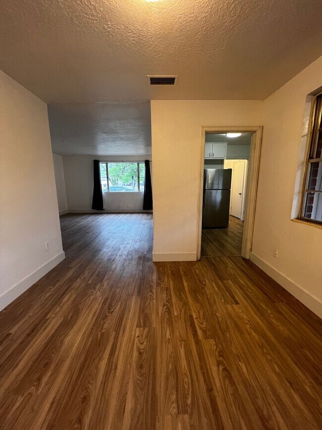 Foto del edificio - Beautiful Remodeled 3Bed/2Bath perfect for...