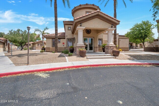 Foto del edificio - 10136 E Southern Ave