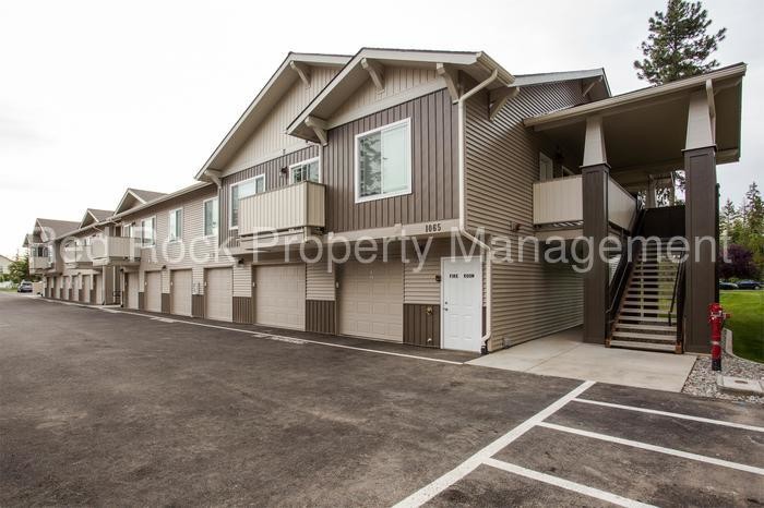 Primary Photo - 1070 Rustic Lodge Lane