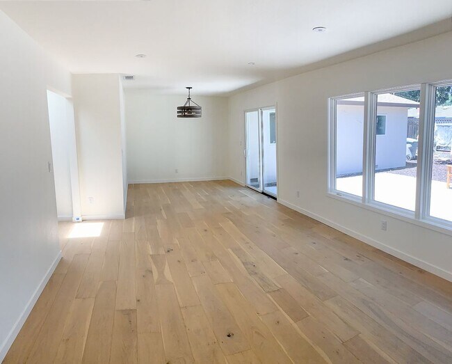 Foto del edificio - 16385 Camellia Terrace