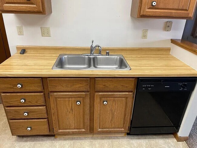 Foto del edificio - 652-658 Butler Place