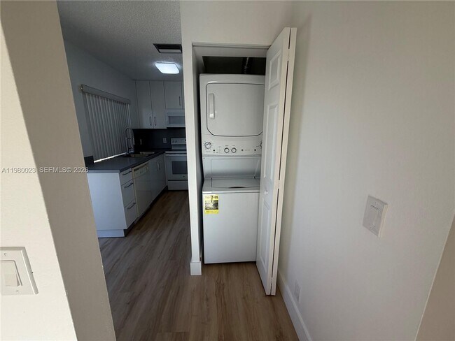 Foto del edificio - 6561 NW 172nd Ln