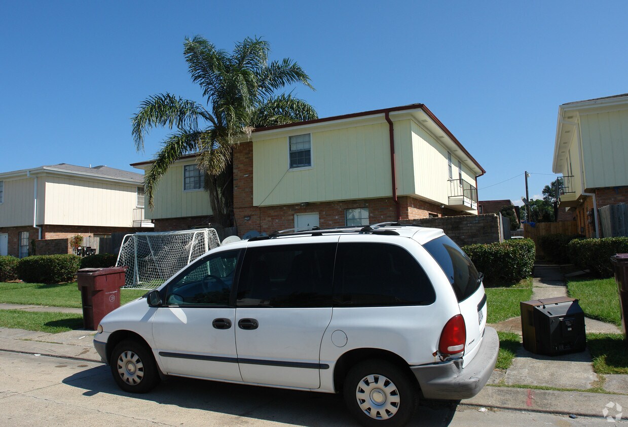 Building Photo - 3748 Martinique Ave