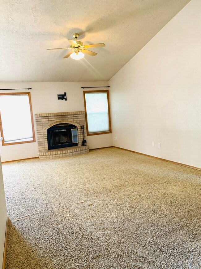 Foto del edificio - Great Home, Close Foothills Location