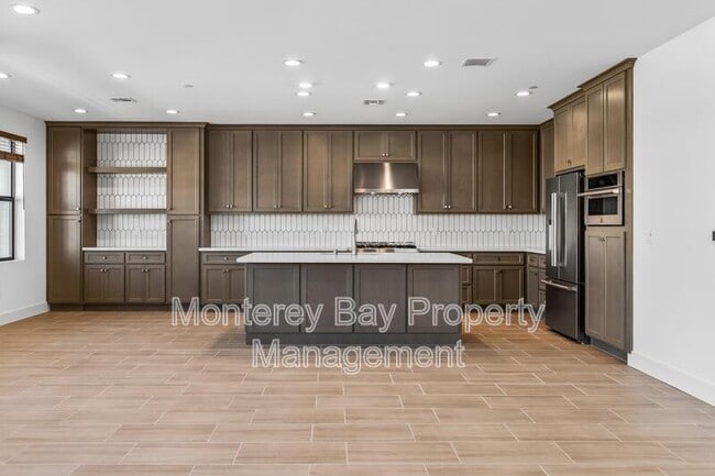 Building Photo - 108 8th St