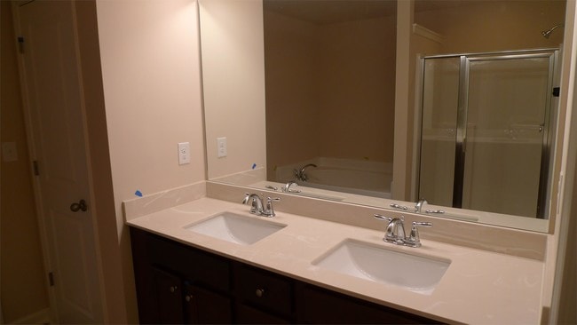 Building Photo - 38 Greenfield Dr