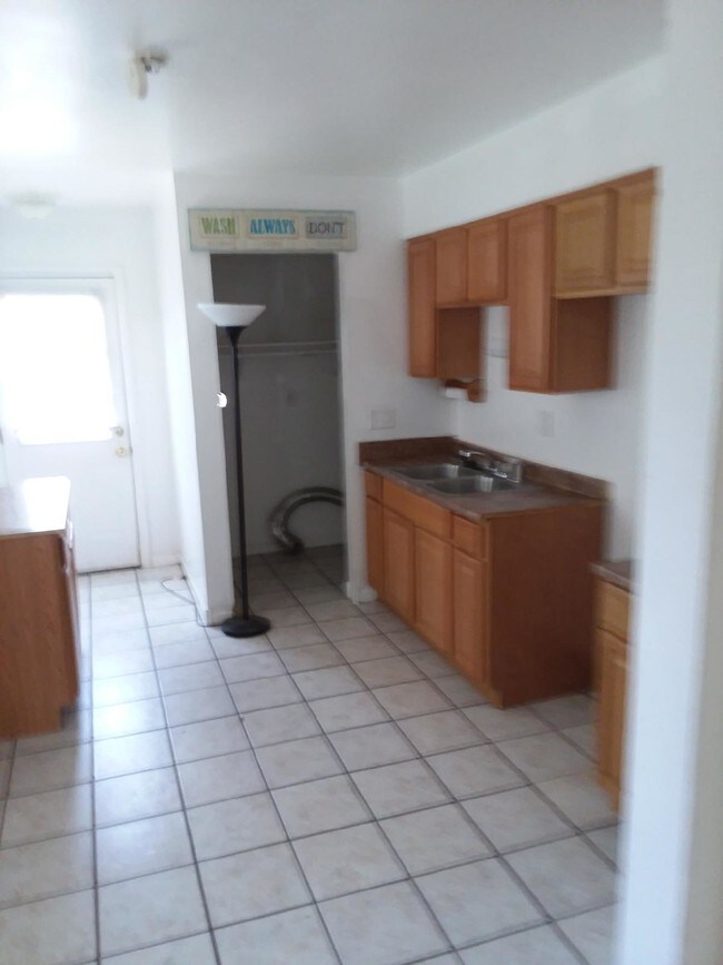 Foto del edificio - 3728 Clearwater Dr