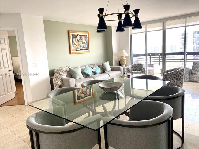 Foto del edificio - 3500 Mystic Pointe Dr