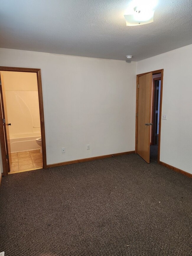 Foto del edificio - 3206 Elm Grove Dr