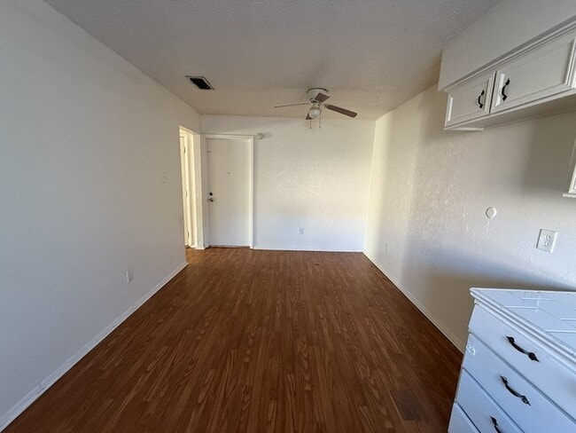 Foto del edificio - 1021 Pleasant Valley Ln