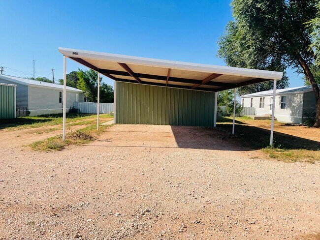 Building Photo - Inviting Pet-Friendly House: Perfect for Y...