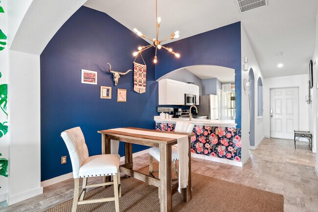 Building Photo - 1010 Luminary Cir