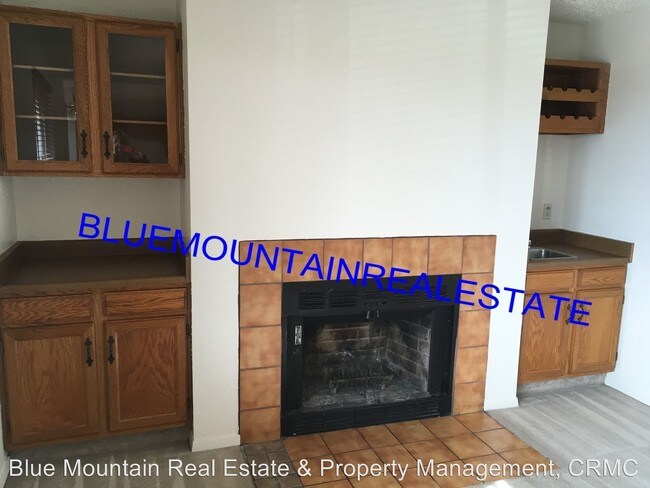 Building Photo - 2405 Split Rock Dr