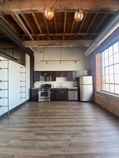 Building Photo - 570 S Front St