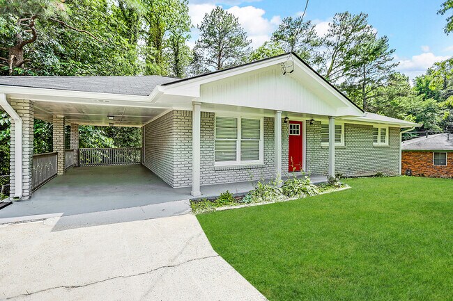 Building Photo - 3582 Highwood Dr Sw