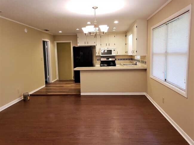 Building Photo - 2318 Vinkara Dr